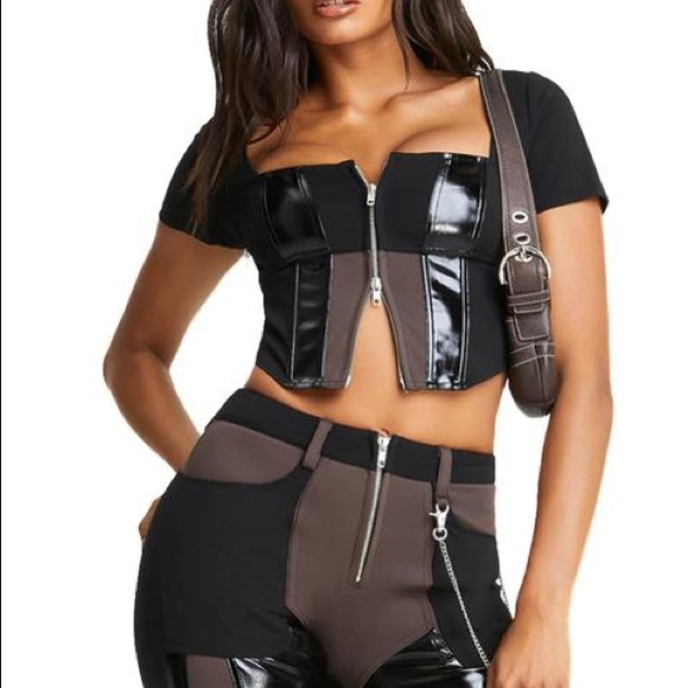 I.AM.GIA atlas top